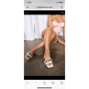 Fashion Nova Run the Check sandals